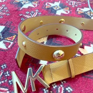 MICHAEL KORS BELT SIZE SMALL